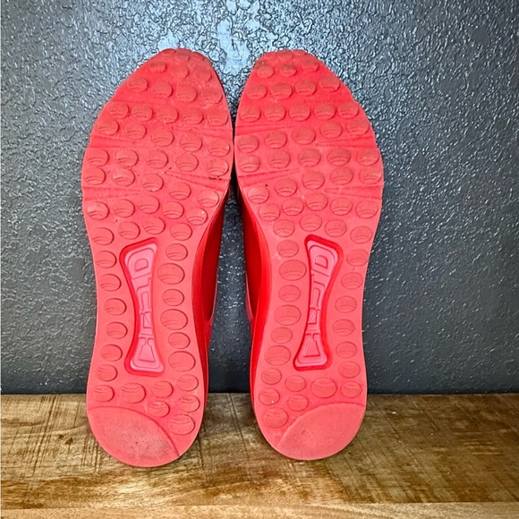 Steve Madden Bold Red Men's Sneakers - Picture 4 of 4